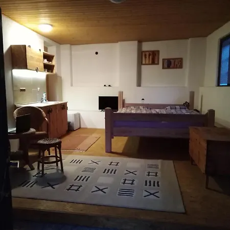 Apartmán Letní Domek, Koně, Lezecká Stěna, Fitness, Nově I Možnost Spaní Nad Hlavami Koní!!! *